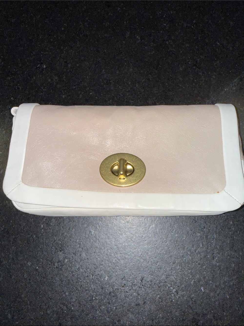 Coach vintage turn lock Beige and white Leather Wristlet Clutch EUC